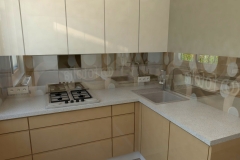 0019. Kuchnia beżowo ecru w połysku okap podszafkowy