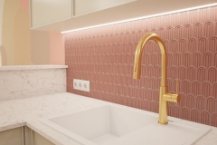 187.-kuchnia-boho-terakota-mozaika-zlota-bateria-waniliowe-fronty-pomysl-na-kuchnie-boho