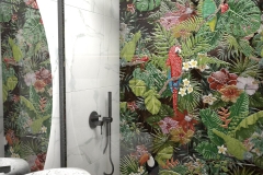 207.-lazienka-marmur-carrara-biala-drewno-umywalka-nablatowa-czane-baterie-dekor-jungle