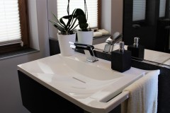 0012. lazienka szary drewno czarny bathroom grey wood black