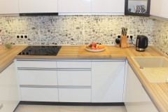 0019. kuchnia biala drewno czarny lacobel nadruk kitchen white wood black print
