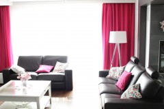 051. salon z jadalnia grafitowy szary bialy fuksja panele decopanel beton zaslony dekoria livingroom dark grey white fuchsia concrete