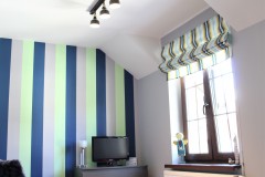 059. pokoj mlodziezowy w pasy granatowy zielony szary drewno roleta dekoria children room stripes dark blue green grey wood