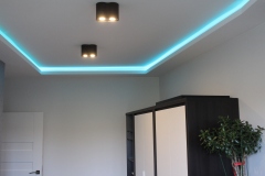 106.-pokoj-mlodziezowy-z-ozdobnym-led-niebieska-tapeta-venge