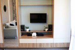 138.-pokoj-dzieciecy-dla-nastolatki-meble-na-zamowienie-drewno-lakier-turkusowe-sciany-panele-tapicerowane-dappi