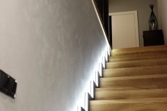 166.-klatka-schodowa-drewno-led-loft-lamele-schody-staircase-stare-wood-black