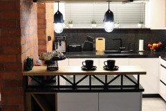 185.-kuchnia-granit-czarny-cegla-bialy-drewno-sprzet-AGD-kitchen-bricks-wood-white-black-loft